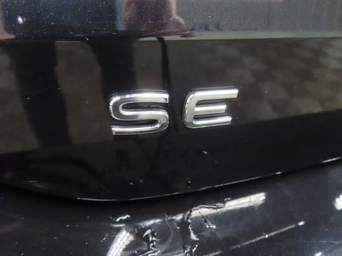 Used 2025 Volkswagen Taos SE AWD/4WD image 44
