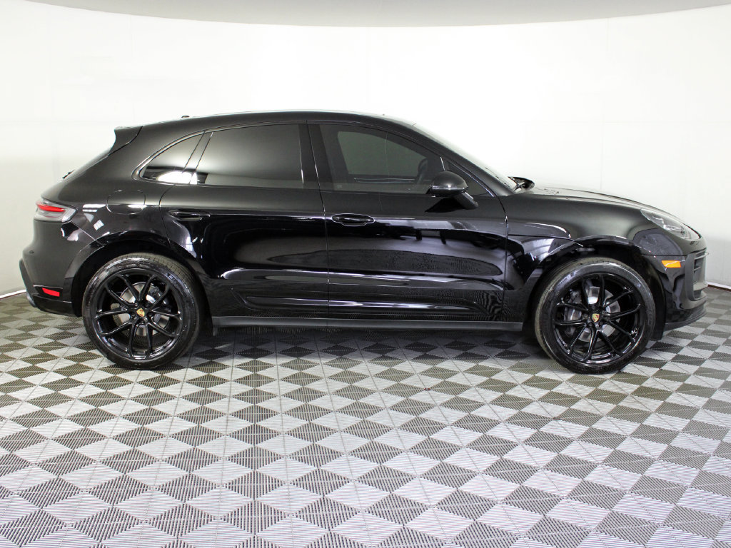 Certified 2022 Porsche Macan AWD/4WD image 8