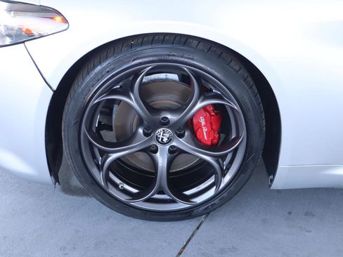 Used 2019 Alfa Romeo Giulia RWD image 12