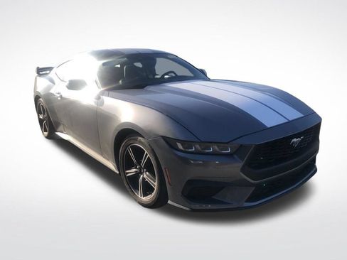 Used 2025 Ford Mustang Coupe RWD image 3