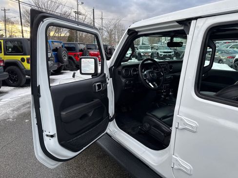 Used 2023 Jeep Wrangler Unlimited Sahara image 10