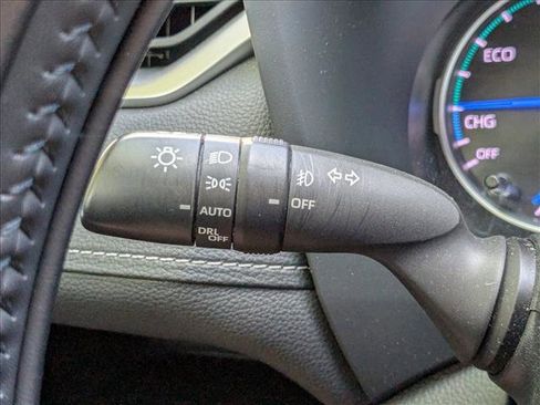 Used 2022 Toyota RAV4 XLE Premium AWD/4WD image 6