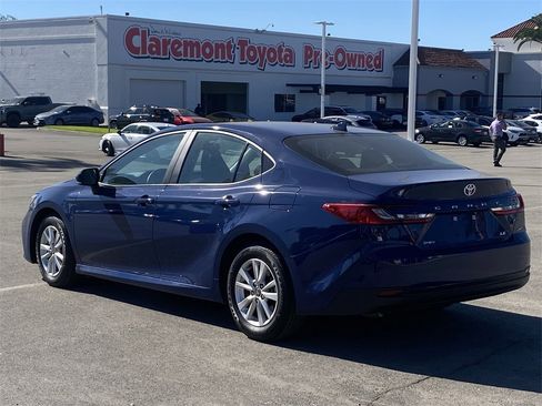 Used 2025 Toyota Camry LE image 4