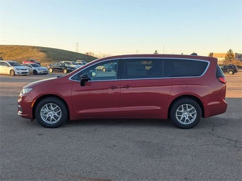 New 2026 Chrysler Pacifica Select image 6