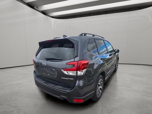 Used 2022 Subaru Forester Premium AWD/4WD image 5