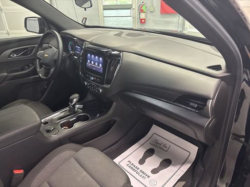 Used 2023 Chevrolet Traverse LT FWD image 17