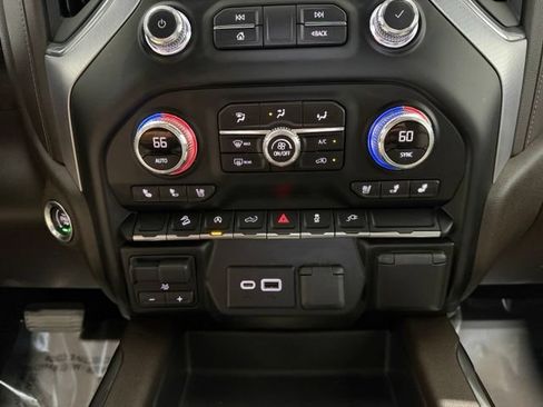 Used 2021 GMC Sierra 1500 SLT w/ SLT Premium Package AWD/4WD image 16