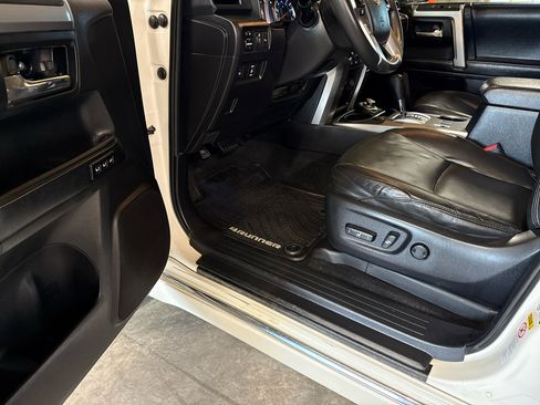 Used 2014 Toyota 4Runner Limited image 26