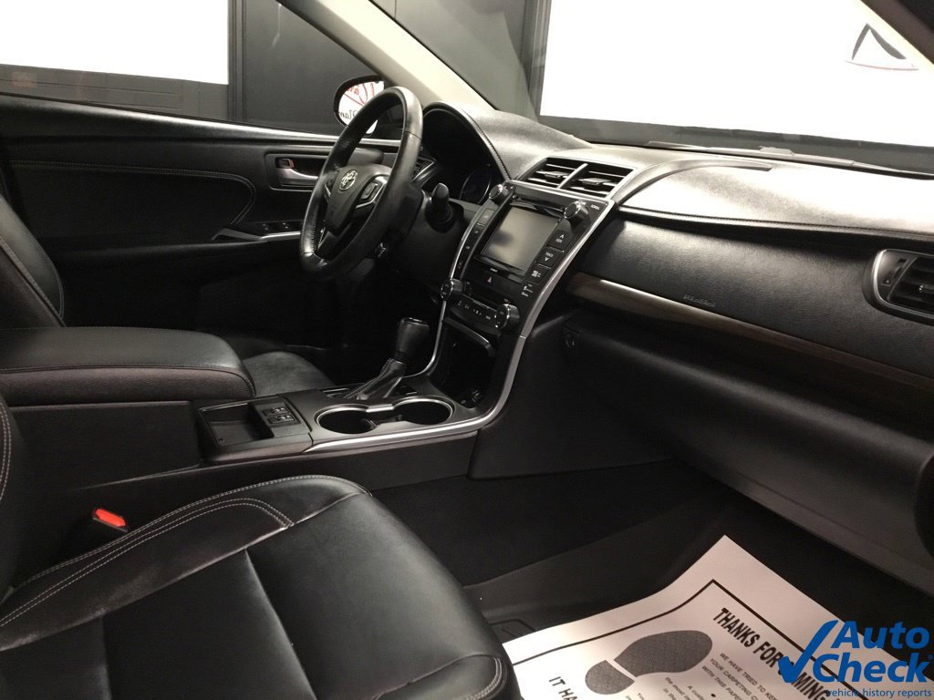 Used 2017 Toyota Camry XLE w/ Moonroof Package FWD image 37