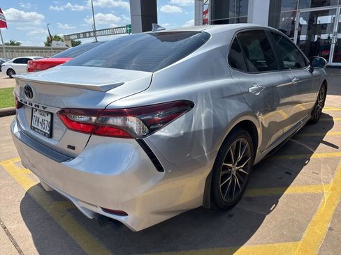 Used 2024 Toyota Camry SE FWD image 3