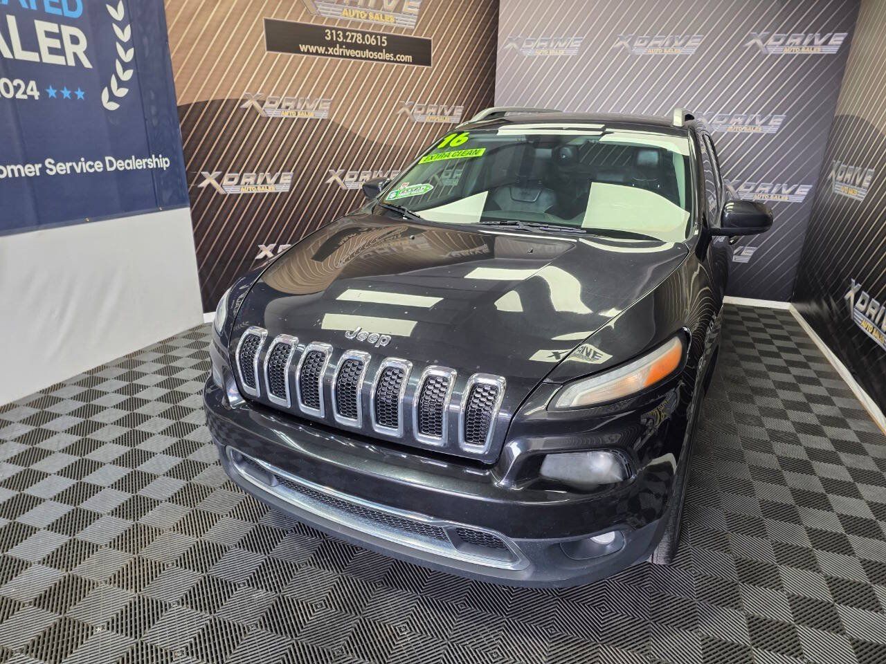 Used 2016 Jeep Cherokee Limited AWD/4WD image 3