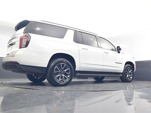 Used 2022 Chevrolet Suburban Z71 w/ Luxury Package image 32