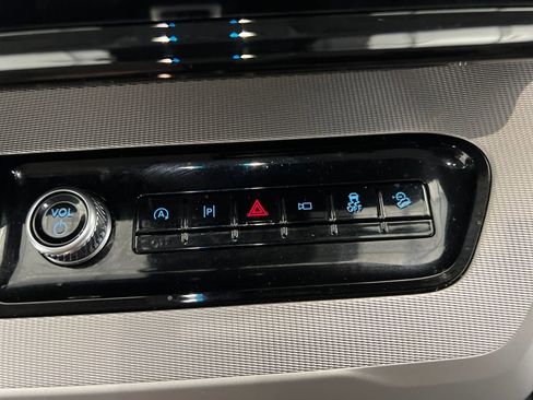 Used 2025 Ford Expedition Active image 61