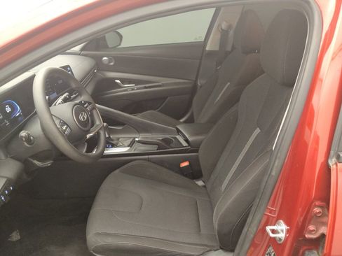 Used 2025 Hyundai Elantra SE FWD image 17