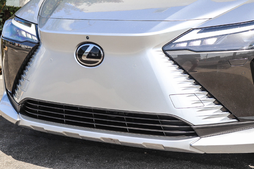 Used 2023 Lexus RZ 450e Premium w/ Cold Area Package AWD/4WD image 5