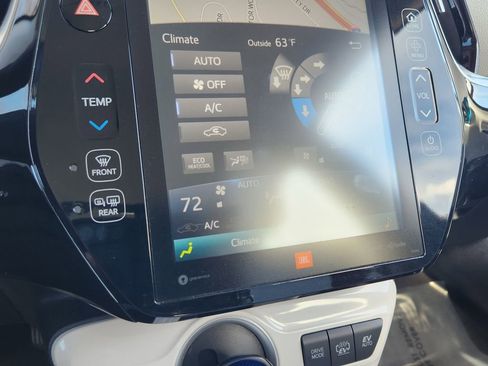 Used 2018 Toyota Prius Prime Advanced w/ Carpet Mat Package image 9