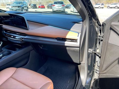 Used 2024 Cadillac XT4 Sport image 13