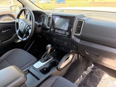 Certified 2024 Nissan Frontier SV RWD image 11