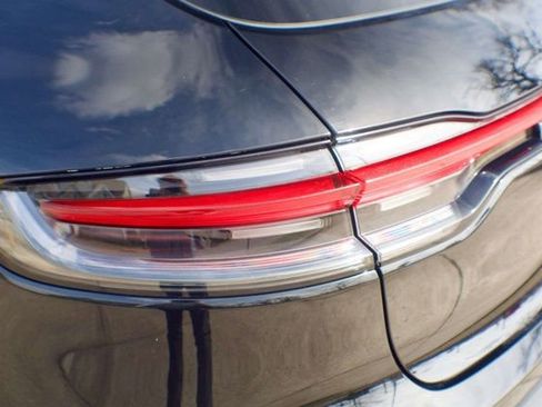 Used 2022 Porsche Macan image 10