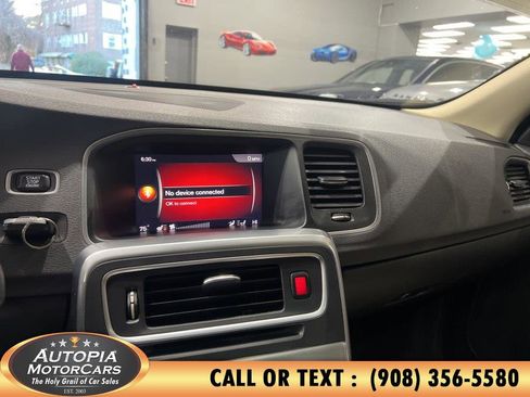 Used 2018 Volvo S60 T5 Inscription image 23