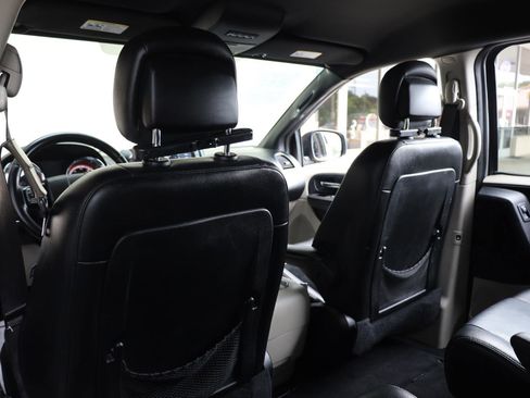 Used 2017 Dodge Grand Caravan SXT FWD image 14