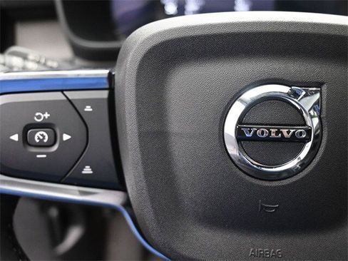 Certified 2024 Volvo XC40 B5 Plus w/ Protection Package Premier image 15