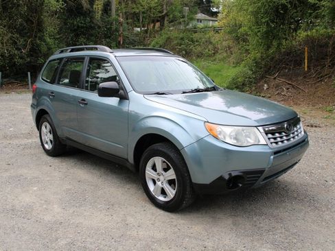 Used 2011 Subaru Forester 2.5X AWD/4WD image 2