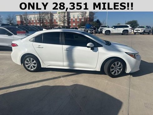 Used 2024 Toyota Corolla LE image 2