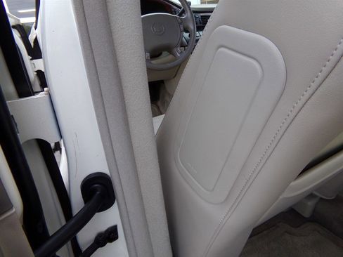 Used 2003 Cadillac De Ville Sedan w/ Comfort & Convenience Package image 72