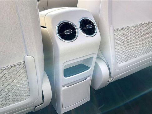 Used 2023 Mercedes-Benz GLB 250 w/ Premium Package image 10