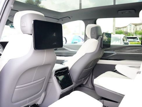 Used 2025 Cadillac Escalade IQ Sport 1 w/ Smart Trailering package image 28