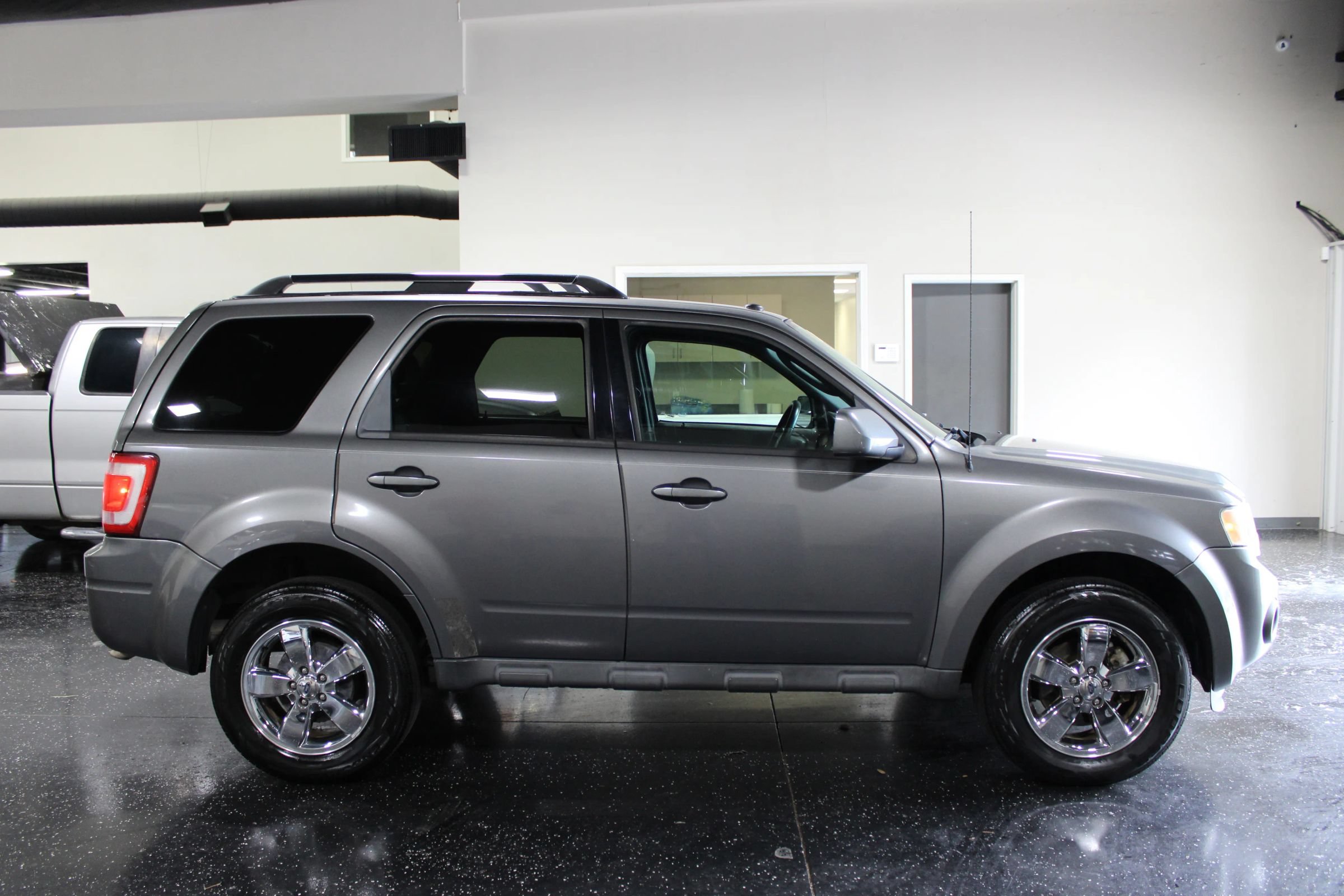 Used 2011 Ford Escape Limited FWD image 2