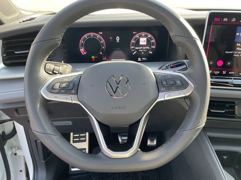 New 2026 Volkswagen Tiguan SE R-Line FWD image 18