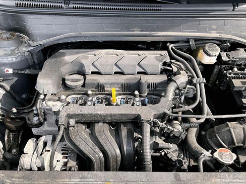 Used 2025 Hyundai Venue SEL FWD image 32