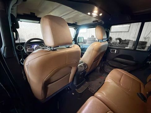 Used 2021 Jeep Wrangler Unlimited Sahara w/ Uconnect 4C Nav & Sound Group image 9