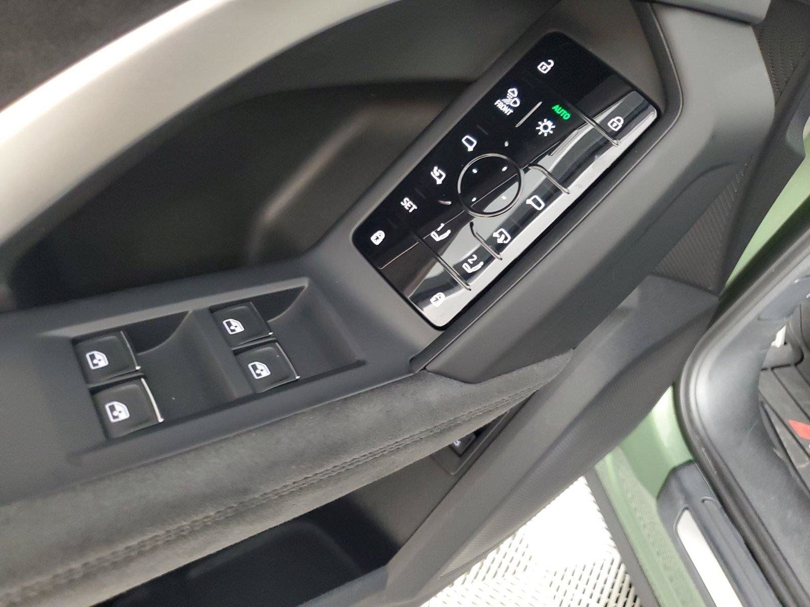 Used 2025 Audi SQ5 Prestige AWD/4WD image 18