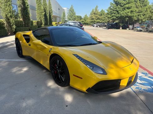 Used 2019 Ferrari 488 GTB RWD image 3