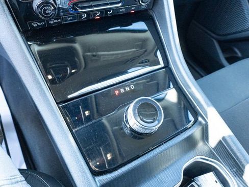 Used 2024 Jeep Grand Cherokee Laredo image 19