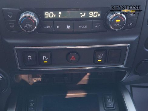 Used 2022 Nissan Titan SV w/ SV Utility Package image 22