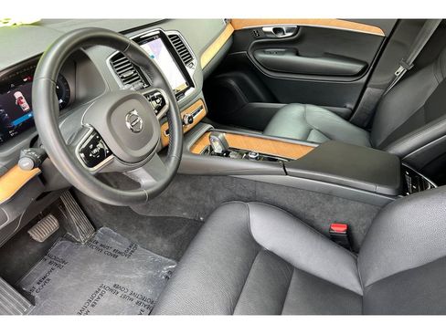 Used 2023 Volvo XC90 B5 Plus image 12
