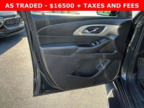 Used 2020 Chevrolet Traverse LT image 12