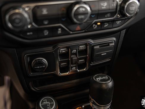 Used 2019 Jeep Wrangler Unlimited Sahara w/ Safety Group image 27