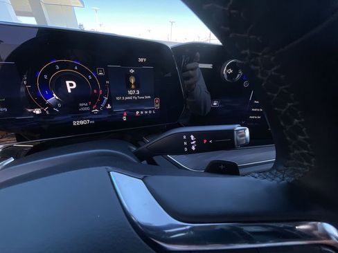 Used 2025 Chevrolet Suburban LS image 16