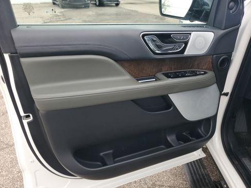 Certified 2024 Lincoln Navigator Black Label AWD/4WD image 10