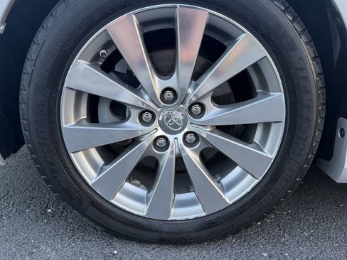 Used 2011 Toyota Avalon Limited image 13