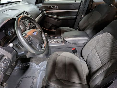 Used 2018 Ford Explorer XLT image 12