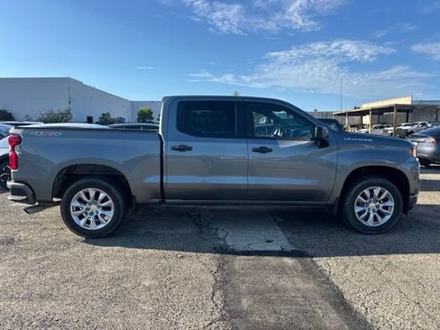 Used 2020 Chevrolet Silverado 1500 Custom w/ Custom Value Package AWD/4WD image 4