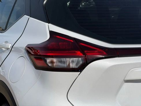 Used 2023 Nissan Kicks SR w/ SR Premium Package image 7