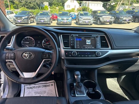 Used 2016 Toyota Highlander Plus AWD/4WD image 24
