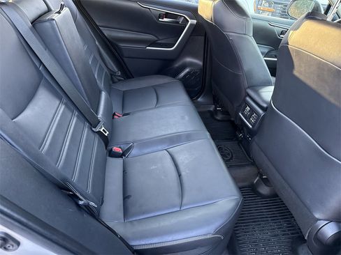 Used 2022 Toyota RAV4 XLE Premium image 15